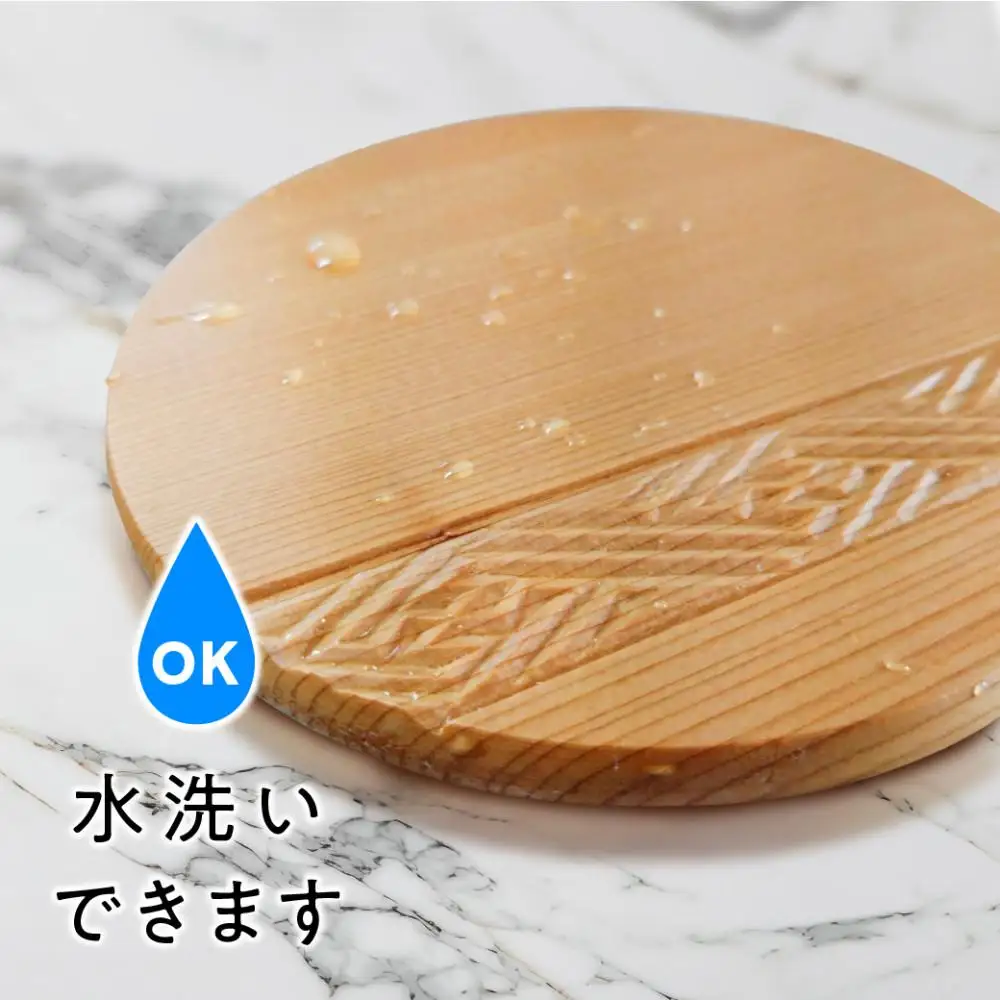 紗綾形の彫刻が美しい『cosaya』ブランドの木製銘々皿シリーズ　木製　丸皿（13cm） D柄