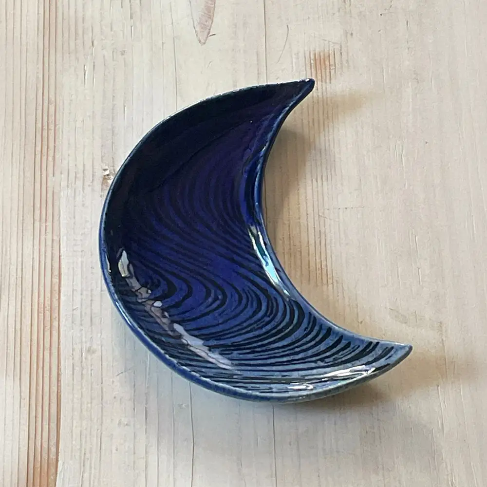 【瀬戸焼】 瑠璃釉 三日月の小皿【クラフト工房Ｌａｚｕｌｉ】 / 食器 お皿 電子レンジ対応 キッチン用品 [BBAL003]