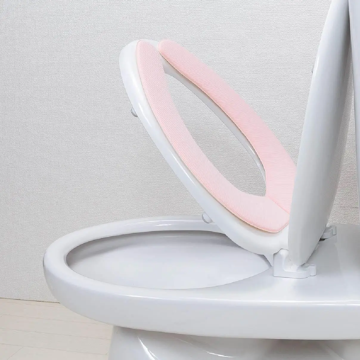 【ソフトピンク】サンコー ズレない さらっと ベンザシート おくだけ吸着 便座カバー 洗える KN-56