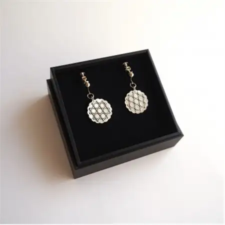 白蝶貝のレース彫刻「麻」イヤリング_装飾品・工芸品 ピアス・イヤリング アクセサリー _【1237884】