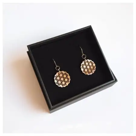 茶蝶貝のレース彫刻「麻」ピアス_装飾品・工芸品 ピアス・イヤリング アクセサリー _【1237889】