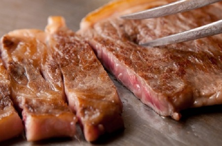 近江牛 定期便【ステーキの会】(全3回) 冷凍 肉 牛肉 ブランド牛 三大和牛 和牛 黒毛和牛 冷凍食品 お弁当 おかず お惣菜 ギフト 高級 自宅用 神戸牛 松阪牛 に並ぶ 日本三大和牛 滋賀県 竜王