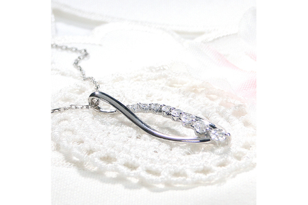 ネックレス プラチナ PT900【0.33ct】ダイヤモンド リーフ ペンダント 葉 雫 ドロップ レディース 【f263-pt】