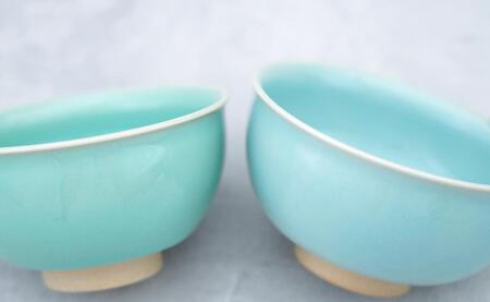 有田焼 翡翠天青茶碗 2色セット【梶原大敬 茂正工房】器 うつわ 食器 和食器 ちゃわん ご飯 ごはん お茶碗 ペア セット 2個 食器セット 青磁 翡翠 天青 ブルー グリーン 作家 手仕事 ろくろ シンプル 電子レンジ対応 ak037