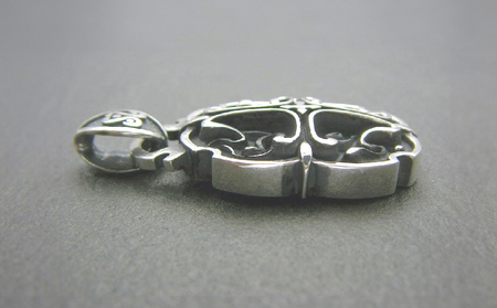 Oval cross pendant オーバル クロス ペンダント ｜ ペンダント シルバーペンダント シルバー シルバー925 ハンドメイド 手作り アクセサリー 十字架 モチーフ ペンダントトップ ネックレス チャーム ジュエリー アクセ ファッション 人気 シンプル ギフト プレゼント 年末年始 お中元 お歳暮 内祝い 快気祝い