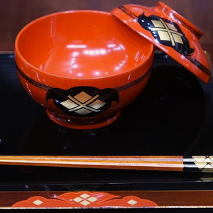 【伝統工芸品】【秀衡塗】煮物椀 総洗朱 秀衡三つ雲 1個（映画サンセット・サンライズ）【ocy915-mit-su-1】
