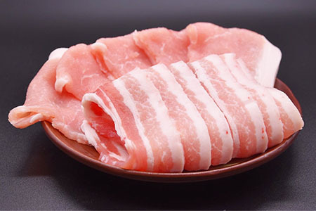 【市民が選んだ！花巻特産お肉とワインの贅沢セット】 白金豚ロース、バラ各180g、五月長根リースリング・リオン（白ワイン） 【2132】