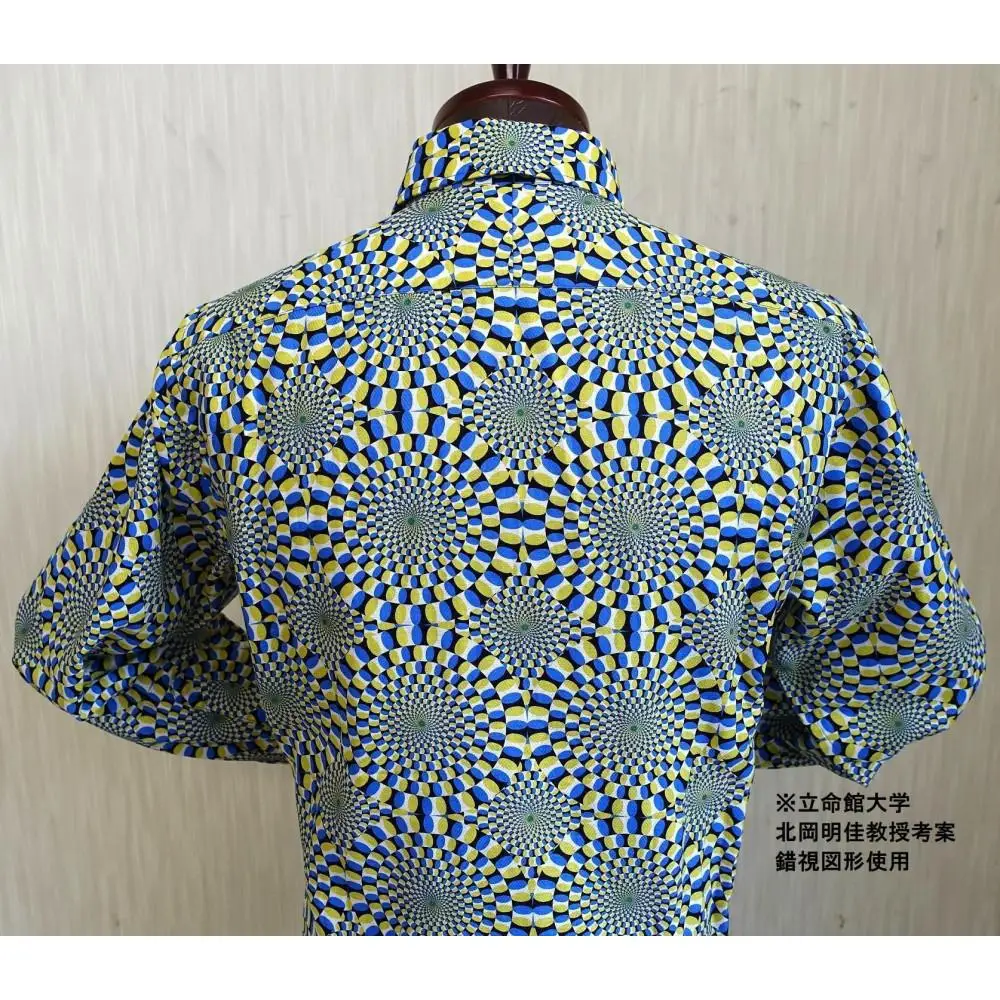 【鷲野染工場】錯視柄メンズシャツ 蛇の回転 ＜カラー:グリーン系 サイズ:L 襟:ボタンダウン＞