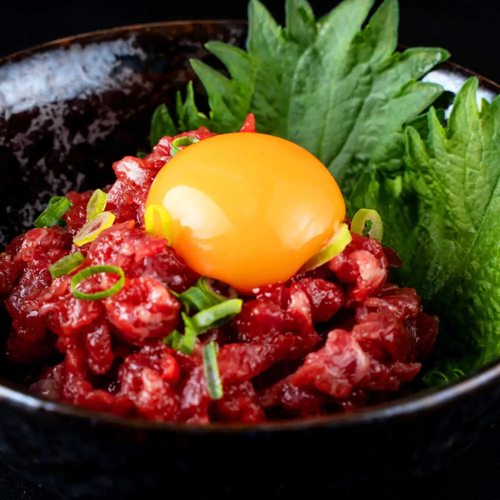 【全6回定期便】馬肉 さくらユッケ 50g×5パック 計250g 馬肉 桜ユッケ 赤身 生食 小分け 冷凍[AYBV029]