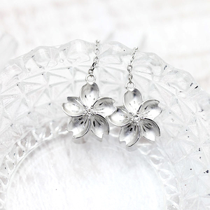 ピアス 桜 プラチナ PT900 計0.04ct アメリカン 揺れるピアス チェーン さくら模様 和風 両耳用ピアス ジュエリー【f101-pt】 ALPAZ124