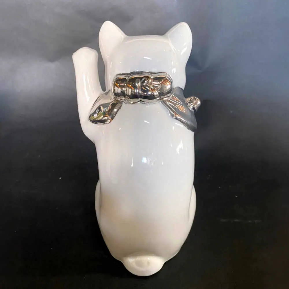 【瀬戸焼】江戸猫 ホワイト プラチナ 左手上げ 19cm 化粧箱入り【スズカ】 / 招き猫 インテリア 雑貨 置き物 開運 / 瀬戸市 [BBDJ002]