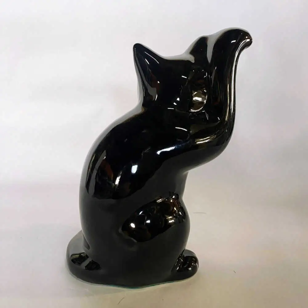 【瀬戸焼】横猫 ブラック プラチナ 右手上げ 17.5cm 化粧箱入り【スズカ】 / 招き猫 インテリア 雑貨 置き物 開運 / 瀬戸市 [BBDJ010]