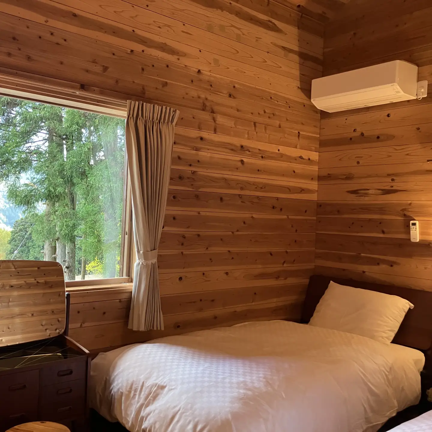 ツリーハウスのある一棟貸別荘 HoToLo /// 奈良県 曽爾村 一棟貸し 貸別荘 宿泊 旅行 貸切 1日1組限定 ツリーハウス