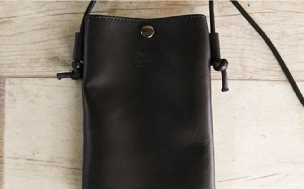 Tajima Cowhide スマホポーチ / ポーチ 大きめサイズ ブラック グリーン 牛革 軽量 経年変化 但馬牛 タジマカウハイド かばん カバン バッグ 鞄