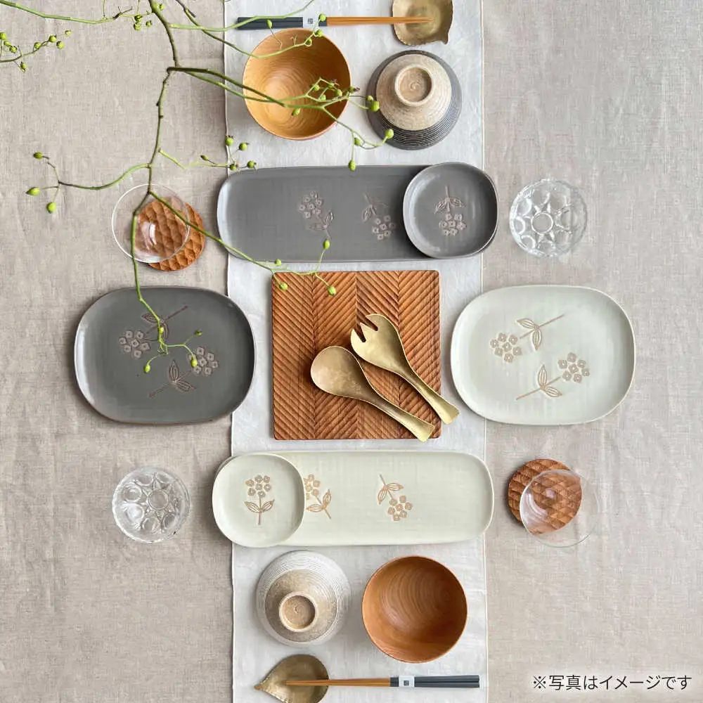 【瀬戸焼】wanohana大皿（白）【株式会社カネ三商店】 / 皿 食器 / 瀬戸市[BBDD004]