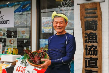 【先行予約】【数量限定】産地直送！活き伊勢えび 約400g×2尾 ※北海道・東北地方・沖縄・離島への配送不可（2026年9月5日頃より順次発送） IKTJ015