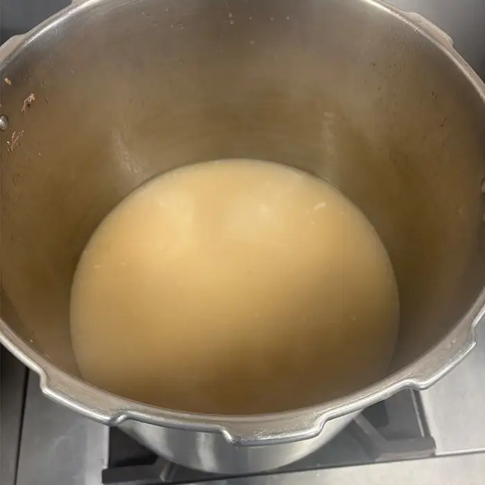 639 常陸牛 牛すじ ボイル 250g×4パック（スープ500g付き）【茨城町農業公社】