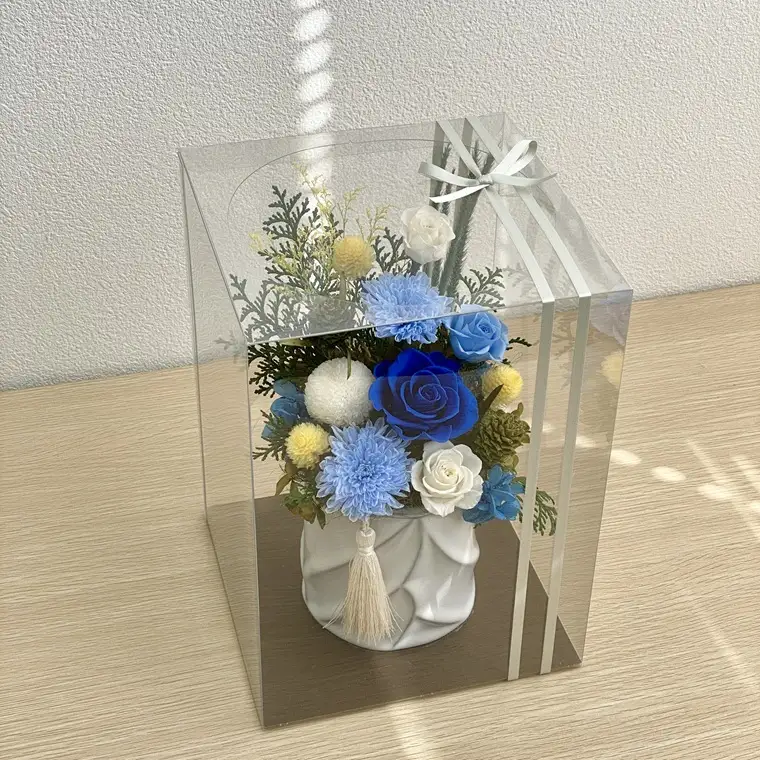 プリザーブドフラワー【青華】【埼玉県 春日部市 シュガーパイン ギフト 贈り物 インテリア 花飾り 枯れない花 青系アレンジ】(AJ266)