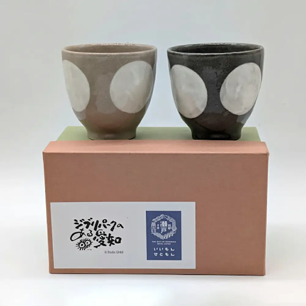 【瀬戸焼】水玉湯呑ペア グレー＆ベージュ 2個セット 【山長陶苑】 / 湯呑 湯呑み 食器 和食器 / 瀬戸市[BBBH046]