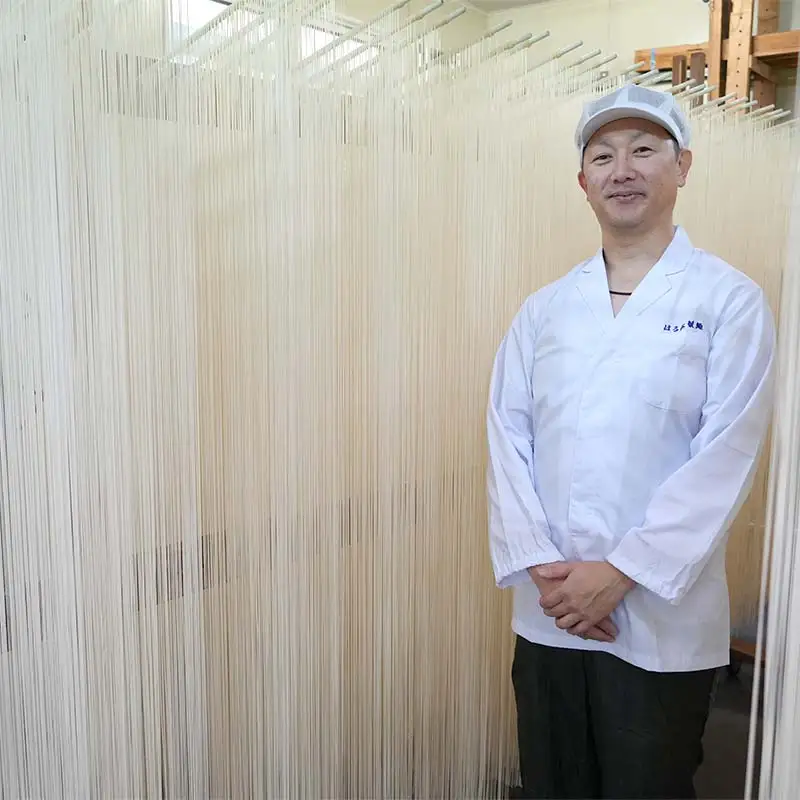 下川手延素麺 珊瑠の糸 1,080g（化粧箱入）《食絶景北海道×ゼロカーボンアワード受賞》 北海道下川町産小麦はるゆたか100%使用 バイオ炭の農地施用 日本最北の手延べ素麺 はるお製麺 ギフト 贈り物 F6S-482