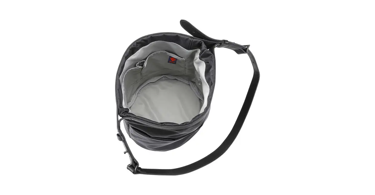 豊岡鞄 TUTUMU colon Rich S4800RI ブラック / 2way ショルダーバッグ トートバッグ 肩掛け 手提げ 軽量 撥水 収納力 B5ノート収納  レディース 高級感 おしゃれ ツヤ感 光沢 エレガント シンプル デザイン 無地 コロン 木和田正昭商店