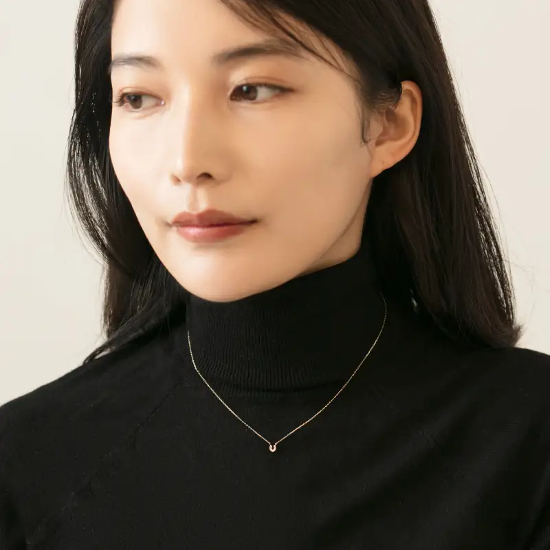 18金イエローゴールド 幸せを呼ぶ 馬蹄デザイン ダイヤモンドネックレス / 気品ある胸元に幸福の輝き / K18-01-11