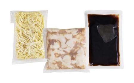 ぷるっぷる！ やまや 博多もつ鍋セット （あごだし醤油味） 3～4人前 （計650g） もつ鍋 モツ鍋 牛もつ 牛モツ 牛小腸 ホルモン 牛肉 お肉 肉 スープ ちゃんぽん麺 セット 国産 九州 福岡県 嘉麻市 冷凍