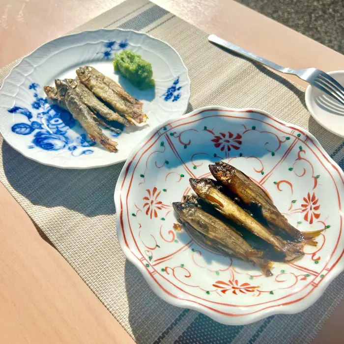 日野川育ちの「夏香鮎」小鮎（約10㎝）瞬間冷凍 1kg【鮎 冷凍 1kg 国産 アユ あゆ 魚 魚介 海鮮 養殖 川魚 塩焼き 甘露煮 煮凝り 素揚げ 天ぷら 鳥取県 日吉津村 日野川 日本海】