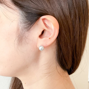 K14WG あこや無調色(ナチュラルブルーイッシュグレー) パールピアス 8mm (PE1060KD-Na)
