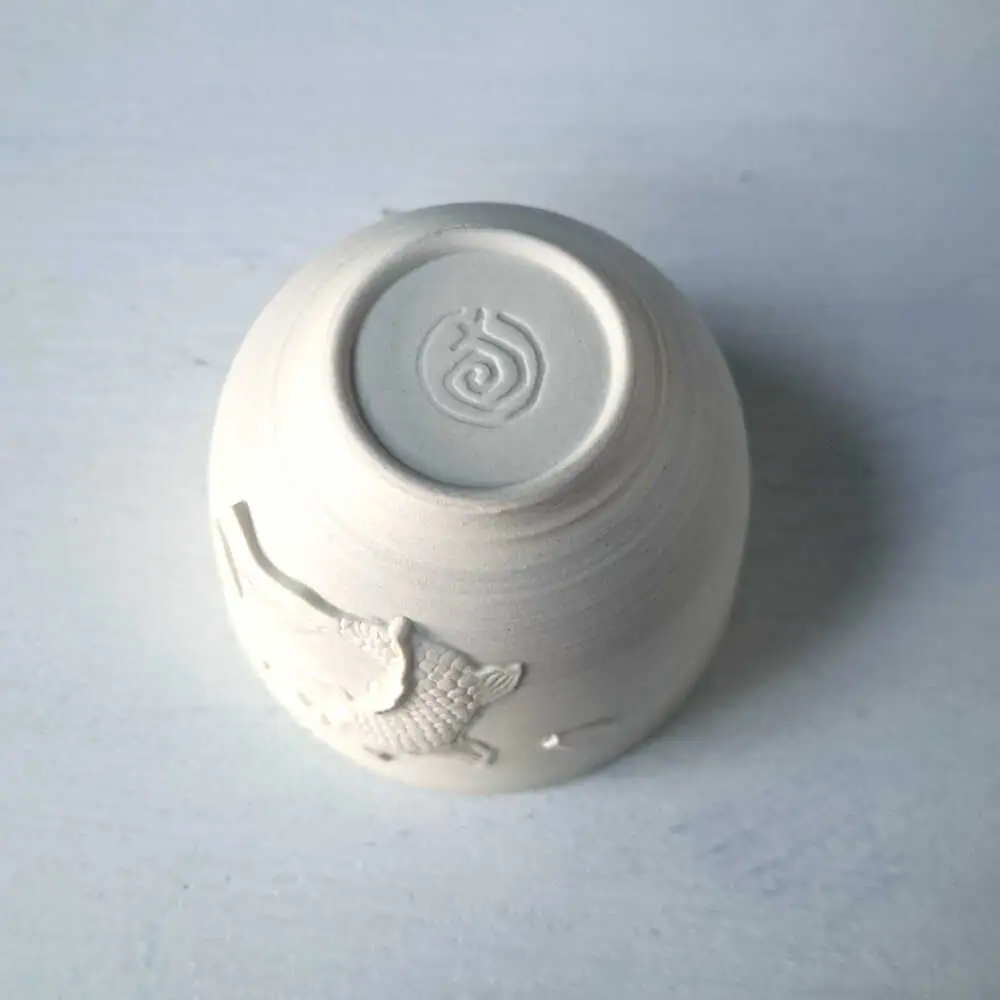 【瀬戸焼】 昇り鯉 ぐい呑 青磁 【立峰陶苑】 / 酒器 カップ ぐい呑み ギフト / 瀬戸市[BBEJ001]