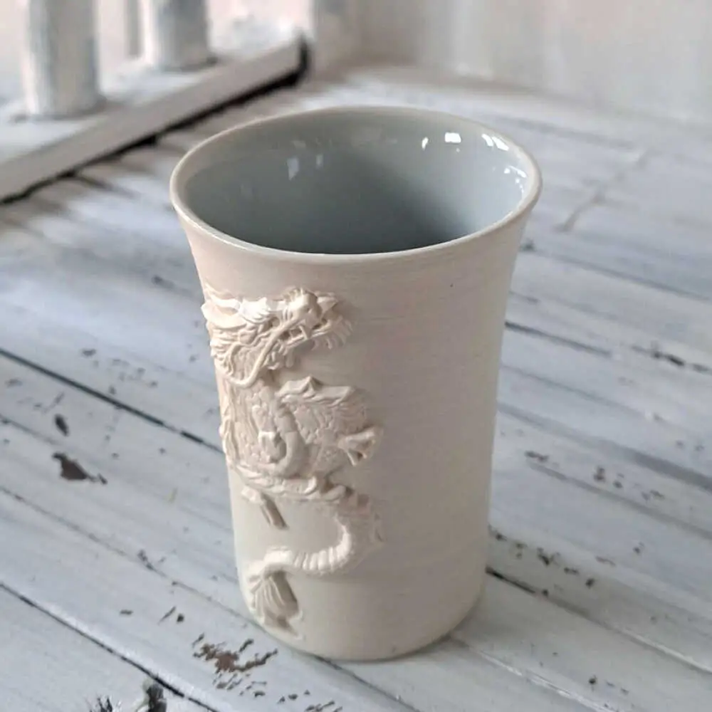 【瀬戸焼】 昇り龍 ぐい呑 青磁 【立峰陶苑】 / 酒器 カップ ぐい呑み ギフト / 瀬戸市[BBEJ002]