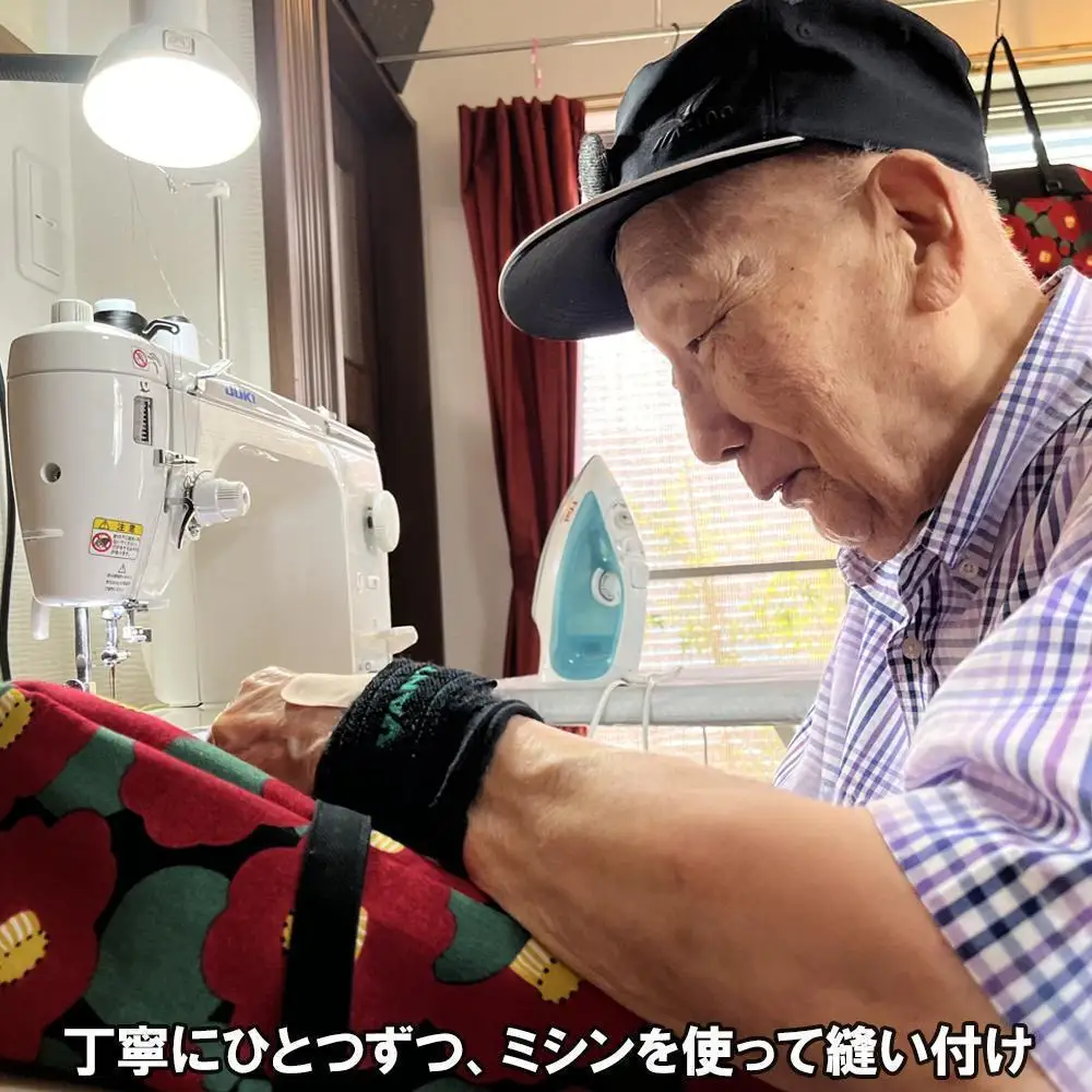 【ハリネズミ レッド】つらくてがんばれない時、「まぁ、このバッグだけは、かわいいわー」と少し元気になってもらえる。そんな想いを込めて、ひとつひとつ手作りでつくるハンドバッグ。Handmade Handbags by G3sewing がま口バッグ【手提げ ハンドメイド ギフト 母の日 誕生日 お祝い 30代 40代 50代 60代 女性 レディースバッグ 三重県 四日市市 ふるさと納税】