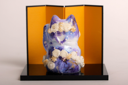 【 京阪百貨店厳選 】坂本 幸雪　シュガーアート　招き猫 紫（70×70×100ｍｍ）_OS048-0052-3