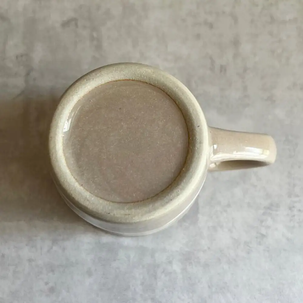 【瀬戸焼】 マグカップ (ベージュ) 2個 格子彫 【カネ三商店】 / 食器 マグ コーヒーカップ ギフト / 瀬戸市[BBDD065]