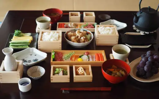 日本の食卓を彩る枡の器「三つ皿」