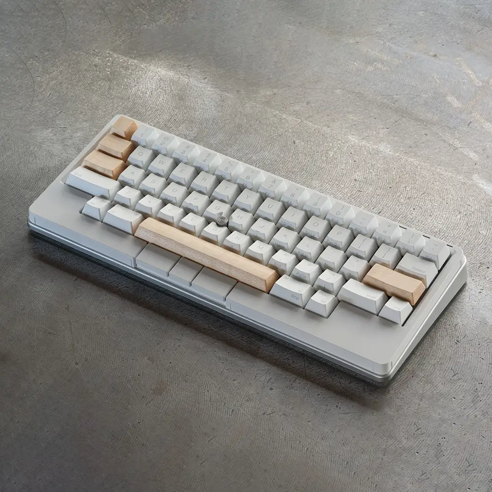 HHKB Studio専用 木製キートップ 英語配列 メープル ／ HHKB Studio キートップ 木製キーボード メープル 無垢材 キーキャップ ナチュラルカラー カスタムキーボード 静音タイピング 打鍵音改善 タイピング快適化 手触り さらさら質感 デスク環境 おしゃれガジェット 日本製 精密加工 ハンドメイド 汚れにくい 広島県 No.1230-01