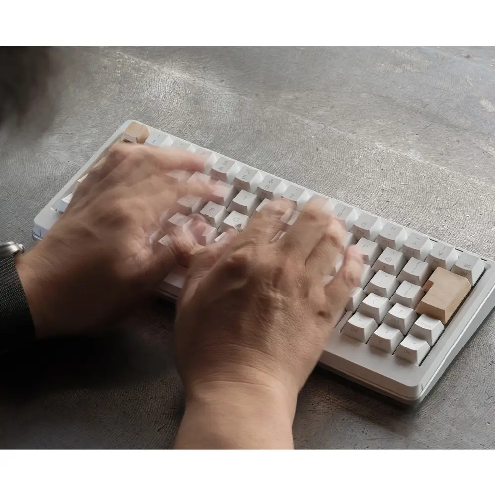 HHKB Studio専用 木製キートップ 日本語配列 メープル ／ HHKB Studio キートップ 木製キーボード メープル 無垢材 キーキャップ ナチュラルカラー カスタムキーボード 静音タイピング 打鍵音改善 タイピング快適化 手触り さらさら質感 デスク環境 おしゃれガジェット 日本製 精密加工 ハンドメイド 汚れにくい 広島県 No.1230-02