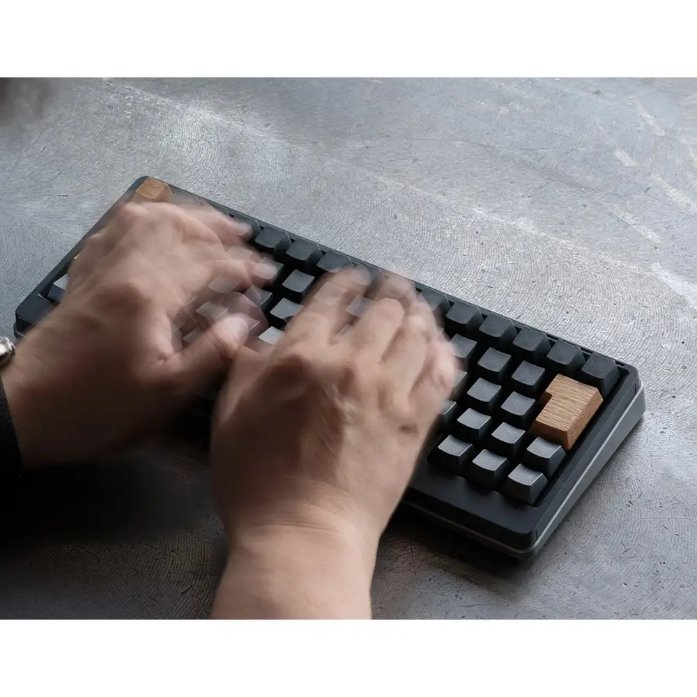 HHKB Studio専用 木製キートップ 日本語配列 オーク ／ HHKB Studio キートップ 木製キーボード オーク 無垢材 キーキャップ 木目 デザイン カスタムキーボード 静音タイピング 打鍵音改善 タイピング快適化 手触り ナチュラル素材 デスク環境 おしゃれガジェット 日本製 精密加工 ハンドメイド 経年変化 広島県 No.1231-02