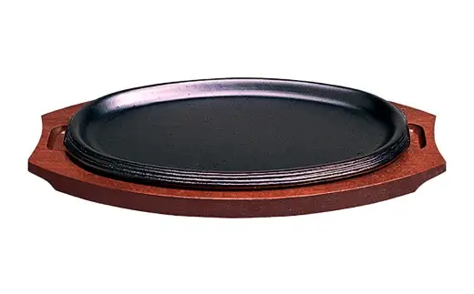トキワ鉄器 ステーキ皿 ＆ ハンドル付き （木台タイプ） ライン 27cm 323 くわな鋳物 ／ 食器 皿 お皿 鋳物 伝統 匠 食卓 プレート 蓄熱性 器 鉄板皿 重厚感 黒鉄 保温性