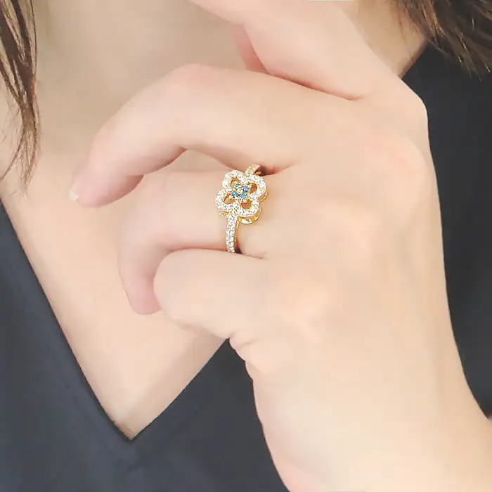 指輪 レディース リング  K18YG イエローゴールド ダイヤモンド 0.61ct ブルーダイヤ クローバー 四つ葉 花 モチーフ ダイヤリング ジュエリー 山梨県 南アルプス市 【f259-k18yg-bd】 ALPAZ207