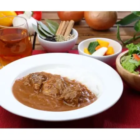 30種のスパイスを使用した国立薬膳カレービーフ　200g×5食セット　小麦粉・ラード不使用【1608900】