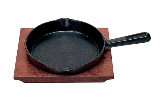 トキワ鉄器 ステーキ皿 （ 木台タイプ ） IH対応 柄付大 20cm 315 くわな鋳物 職人 蓄熱性 保温力 お皿 皿 食器 オシャレ 日常使い 重厚感 伝統 匠の技 鉄板 食卓 プレート 家庭用