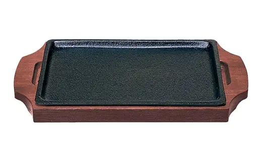 トキワ鉄器 ステーキ皿 ＆ ハンドル付き （ 木台タイプ ） 長方形 大 23cm 309 くわな鋳物 職人 蓄熱性 保温力 長方形 取っ手 お皿 皿 食器 オシャレ 日常使い 重厚感 伝統 匠の技 食卓 鉄板 プレート 家庭用