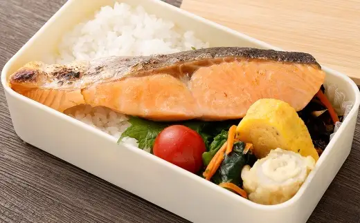 銀鮭 定塩切り身 約2.3kg （ 100g × 23切れ ） 脂 肉厚 朝食 弁当 海鮮 魚類 魚 魚介 魚介類 鮭 さけ サケ 冷凍 切身 夕食