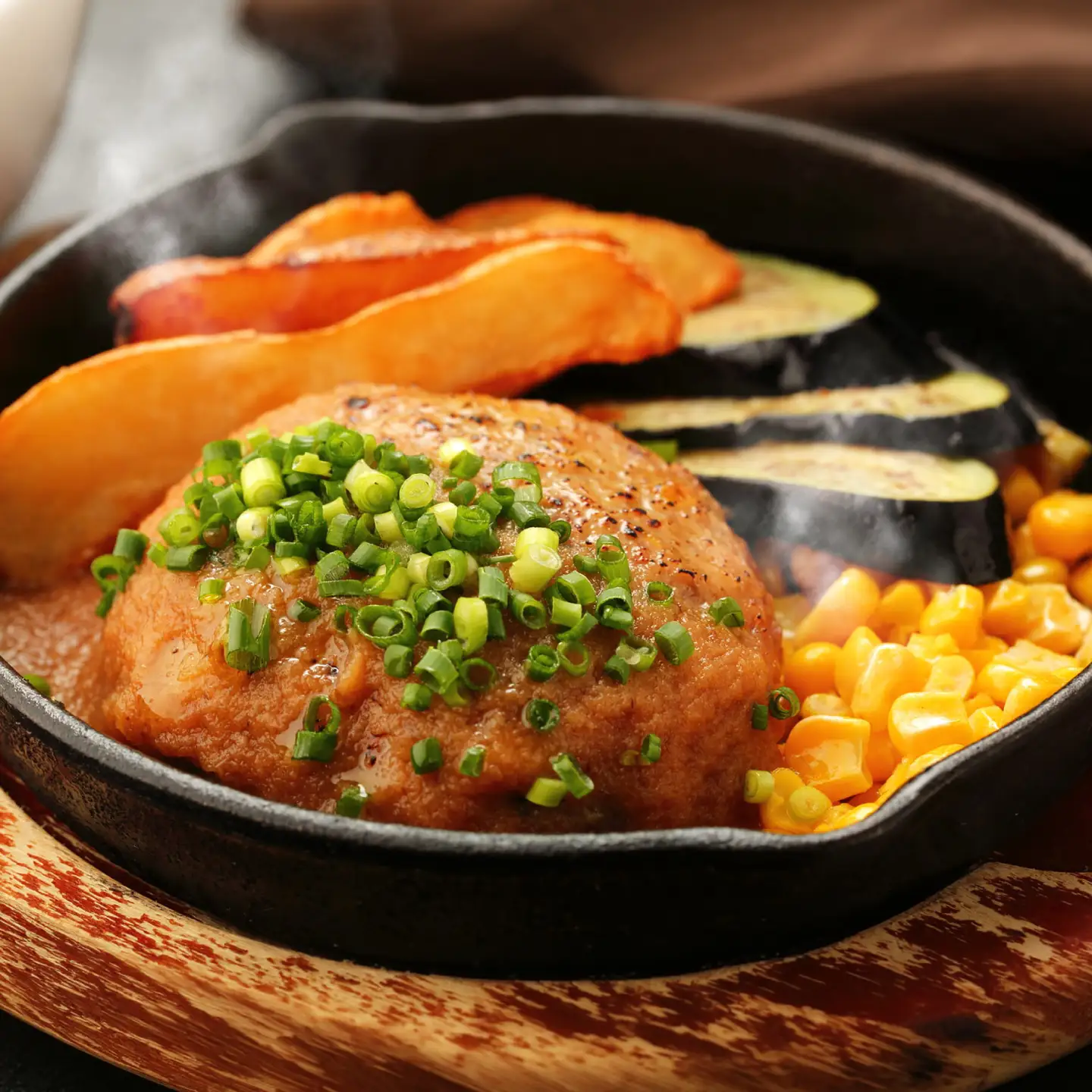 【肉汁たっぷり！】若楠三元豚 ハンバーグ 計960g（120g×8個 ） / 国産豚 三元豚 簡単調理 / 佐賀県/株式会社ナチュラルフーズ [41AFAB041]
