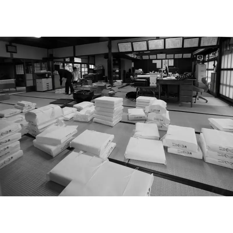 絹織物　京都「丹後ちりめん」色無地１反　紋意匠芙蓉（灰梅色/はいうめいろ）ぼかし染め ふるさと納税 帯 半幅帯 着物 小物 和服