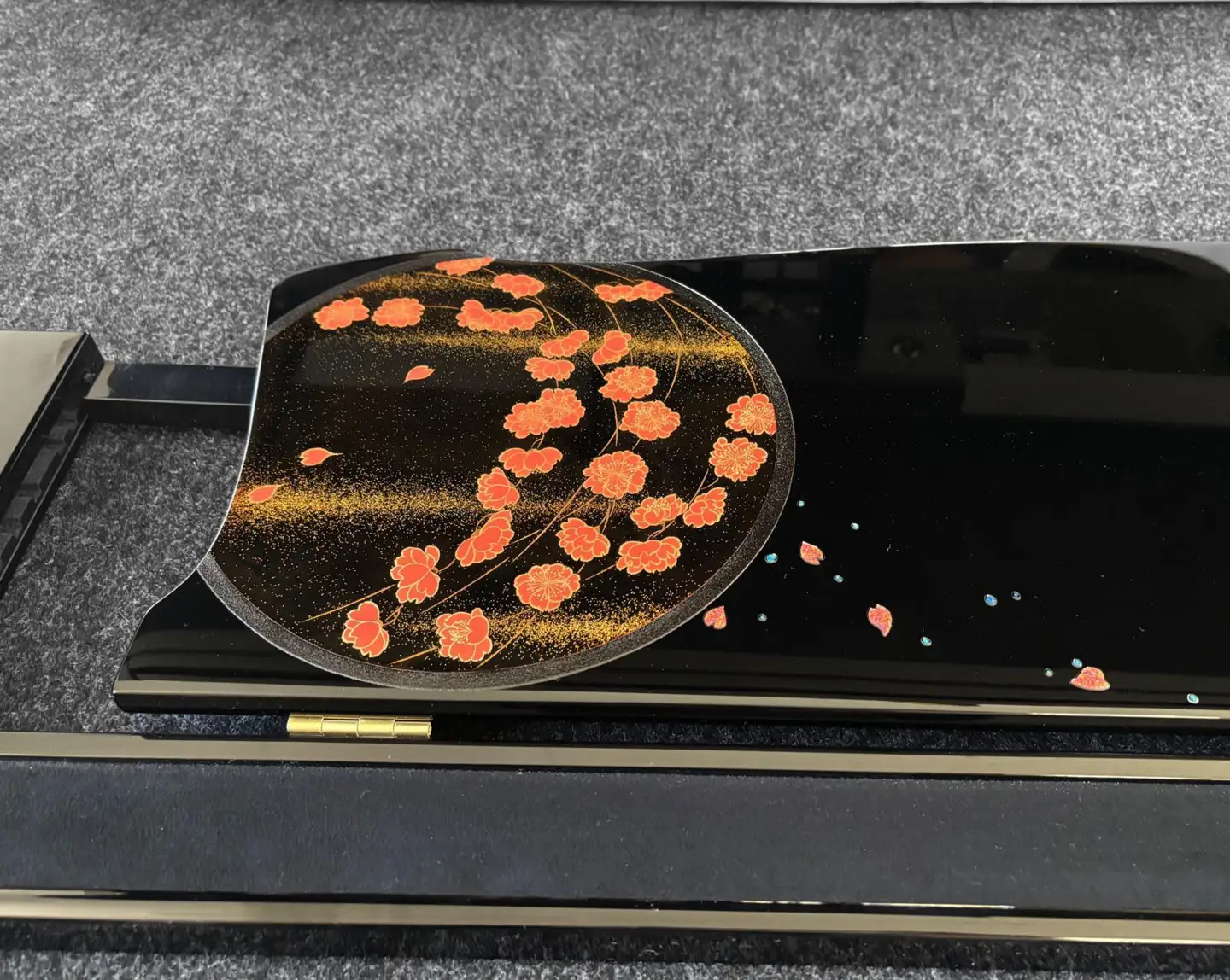 【真和楽器】京都伝統工芸による彩輝光蒔絵ピアノ「春幻」モデル制作クーポン（150万円分）｜京都 伝統技術 ピアノ