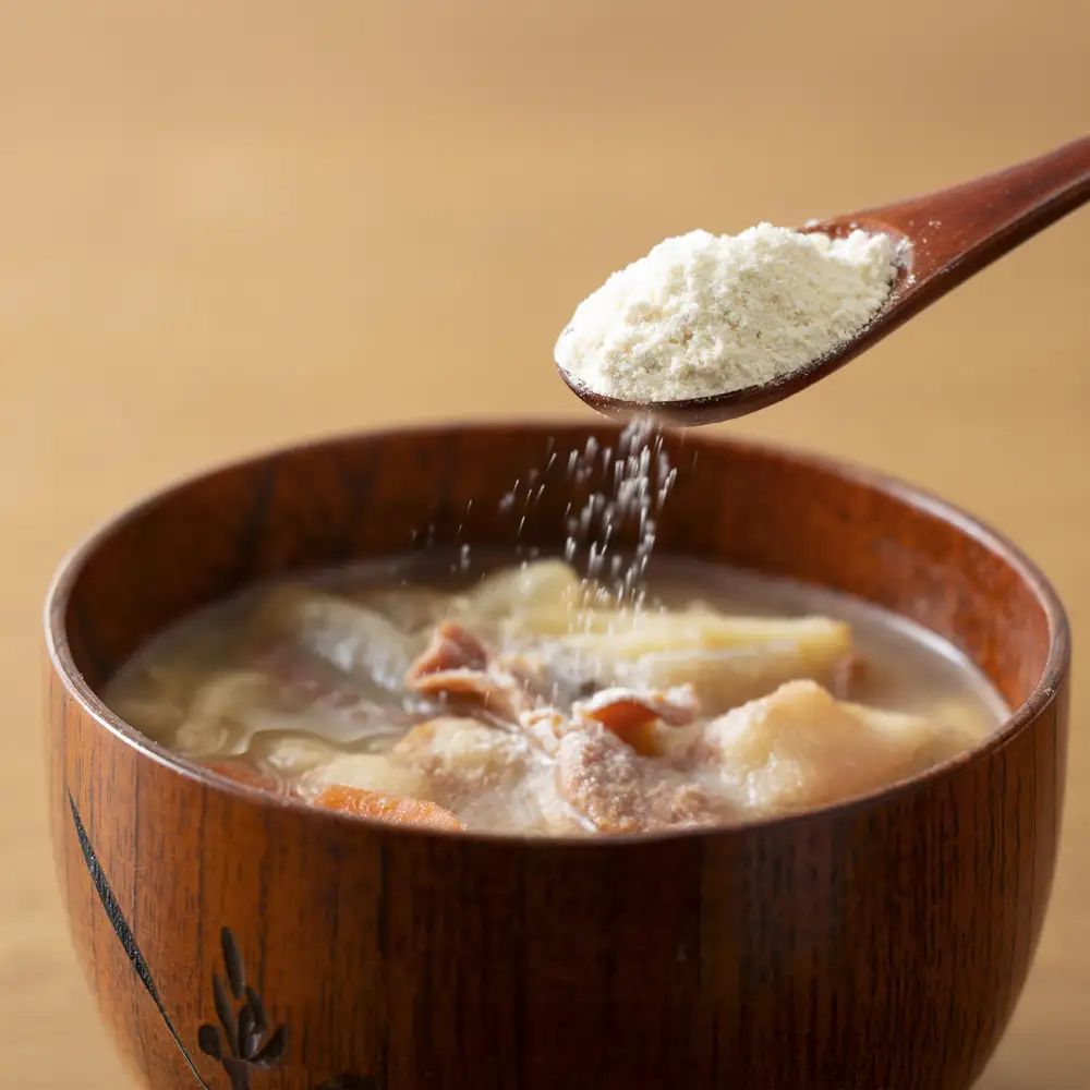 たとえばお味噌汁に入れて！酒粕でカラダがよろこぶ発酵習慣を。粉末だからかけるだけ。酒粕粉末 80g（80g×1袋）菜々粉々屋（ななここや） 酒かすここ │ 国産100% 無添加 無香料 保存料不使用 お試し 発酵食品 食物繊維 グルタミン酸 ビタミンB 亜鉛 葉酸 アミノ酸 粕汁 味噌汁 スープ 卵焼き だし巻き 甘酒 ヨーグルト 三重県 四日市市 ふるさと納税