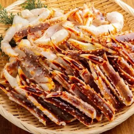 【訳あり】【数量限定】蒸し蟹・鍋用  生冷凍たらば蟹 ダキアーム半割  1kg×2袋 　カット済み【配送不可地域：離島】【1750913】