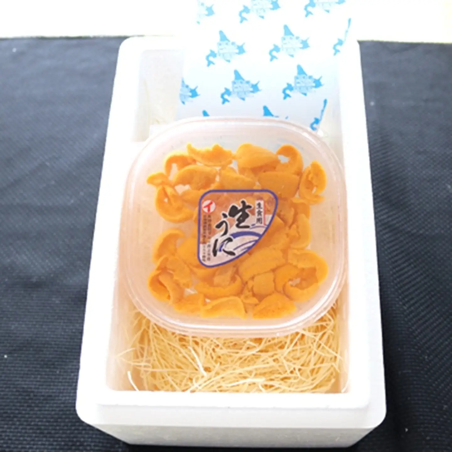 エゾバフンウニ塩水パック150g×1P、いくら醤油漬け(鱒卵)150g×1P、お刺身サーモン300g～500g(1～3本)[11月下旬以降発送] E-71043